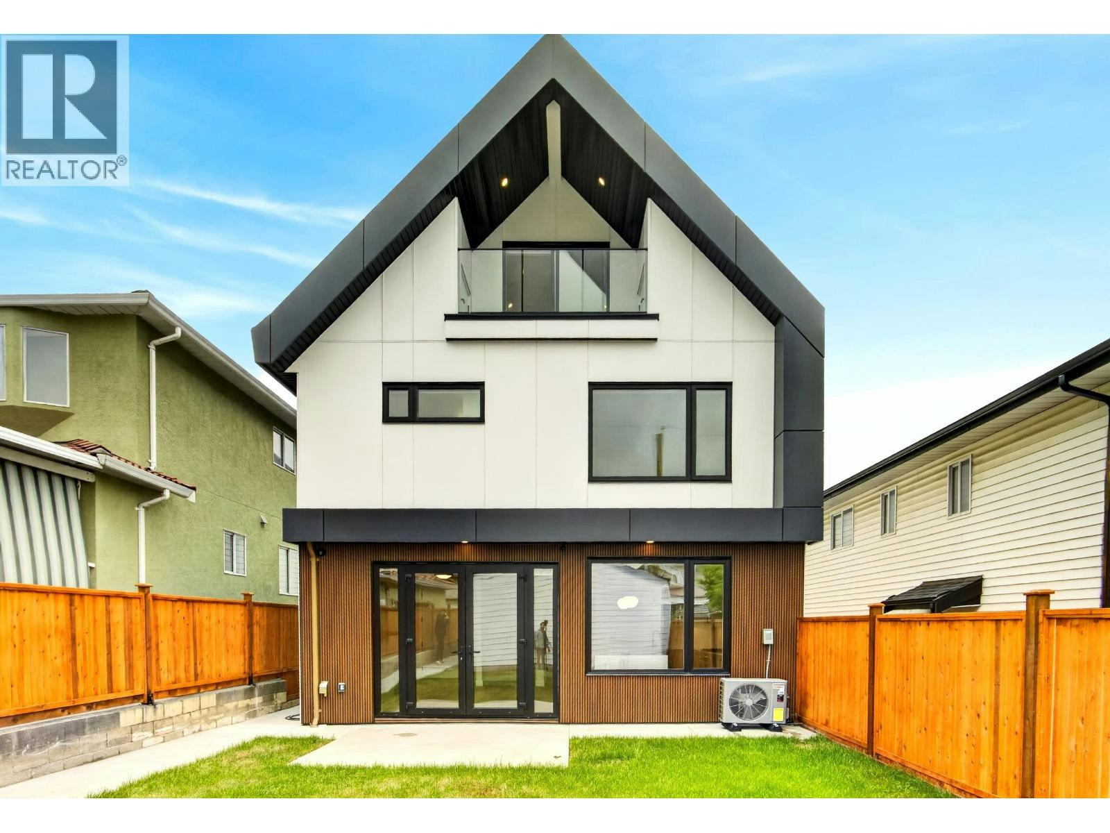 2-2741 E 7th Avenue, Vancouver, BC, V5M 1T8