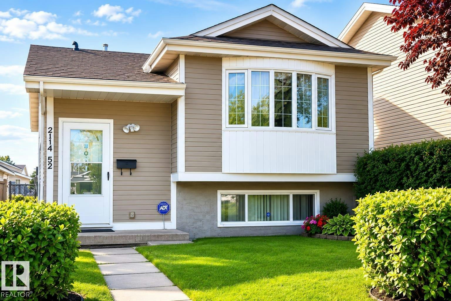 2114 52 Street NW, Edmonton, AB, T6L 4T6