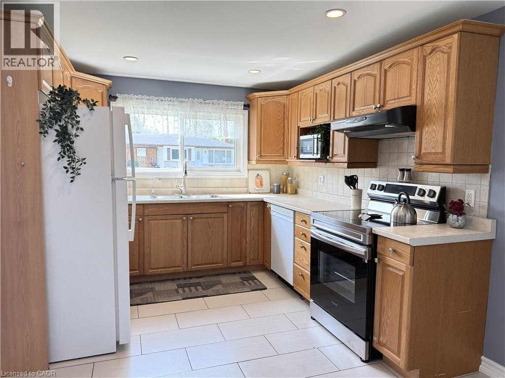 Upper-66 Belwood Crescent, Kitchener, ON, N2C 1Z3 - 3