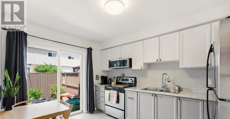 10-39 Pinewoods Drive, Hamilton, ON, L8J 3Z4 - 7