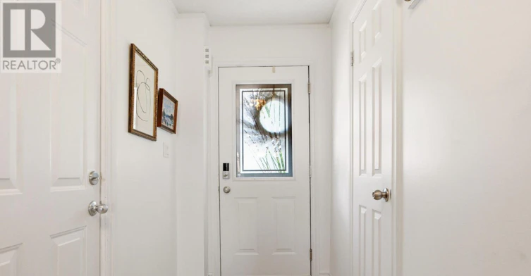 10-39 Pinewoods Drive, Hamilton, ON, L8J 3Z4 - 3