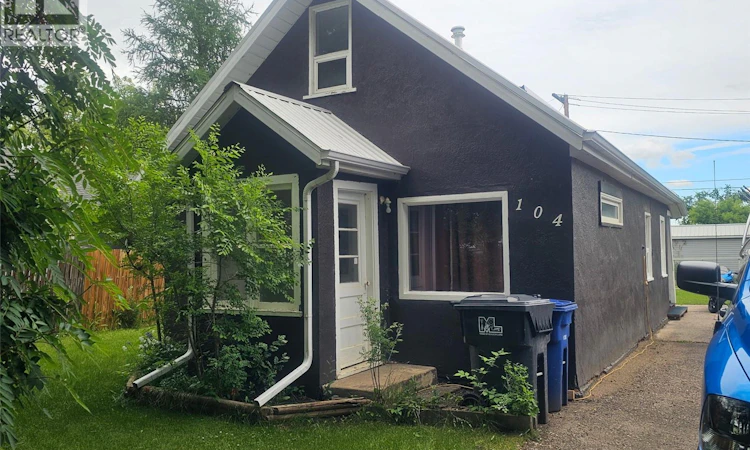 104 4th Street E