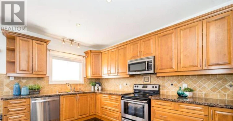 295 Gowan Avenue E, Toronto, ON, M4J 2K7 - 4
