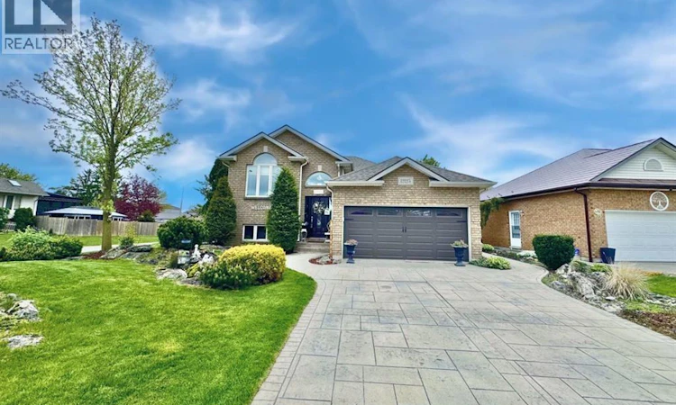 12123 Cranbrook
