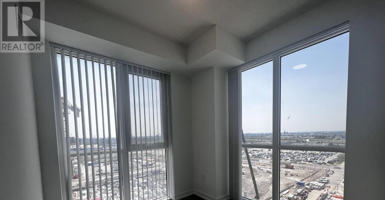 1112-28 Interchange Way, Vaughan, ON, L4K 5Z7 - 2
