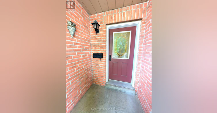 67 Rougehaven Way, Markham, ON, L3P 7W5 - 2