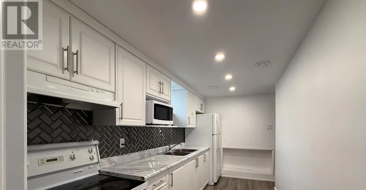 LOWER UNIT-3421 Ellengale Drive W, Mississauga, ON, L5C 1Z5 - 3