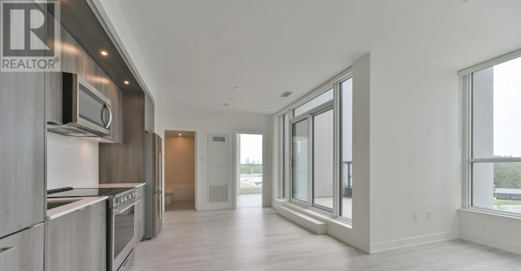420-30 Inn ON The Park Drive, Toronto, ON, M3C 0P7 - 10