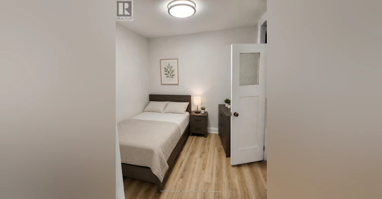 202-98 Vaughan Road, Toronto, ON, M6C 2M1 - 2