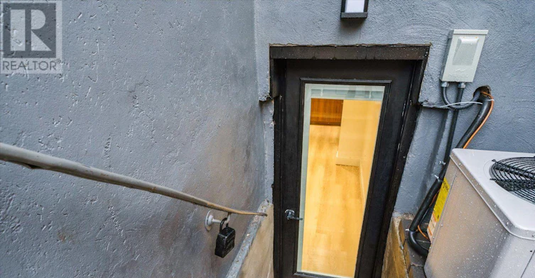 LOWER-285 Rhodes Avenue, Toronto, ON, M4L 3A4 - 3