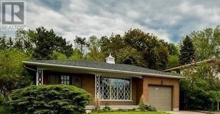 32 Blue Spruce Lane, Markham, ON, L3T 3W9