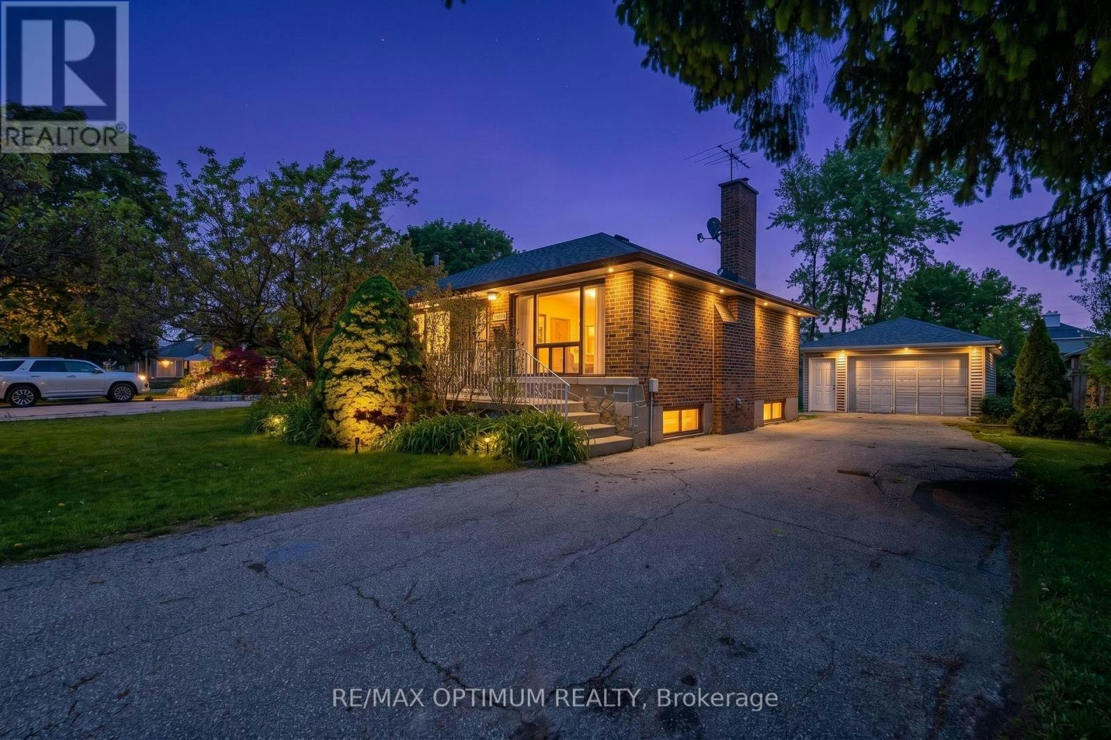 1747 Coram Crescent, Mississauga, ON, L4X 1L2