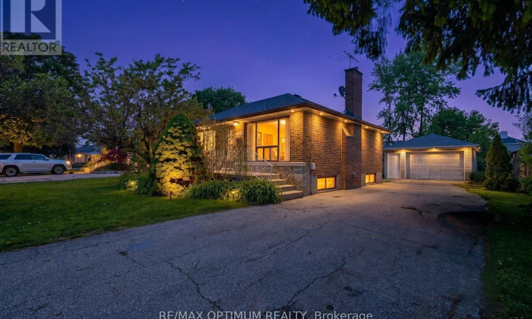 1747 Coram Crescent