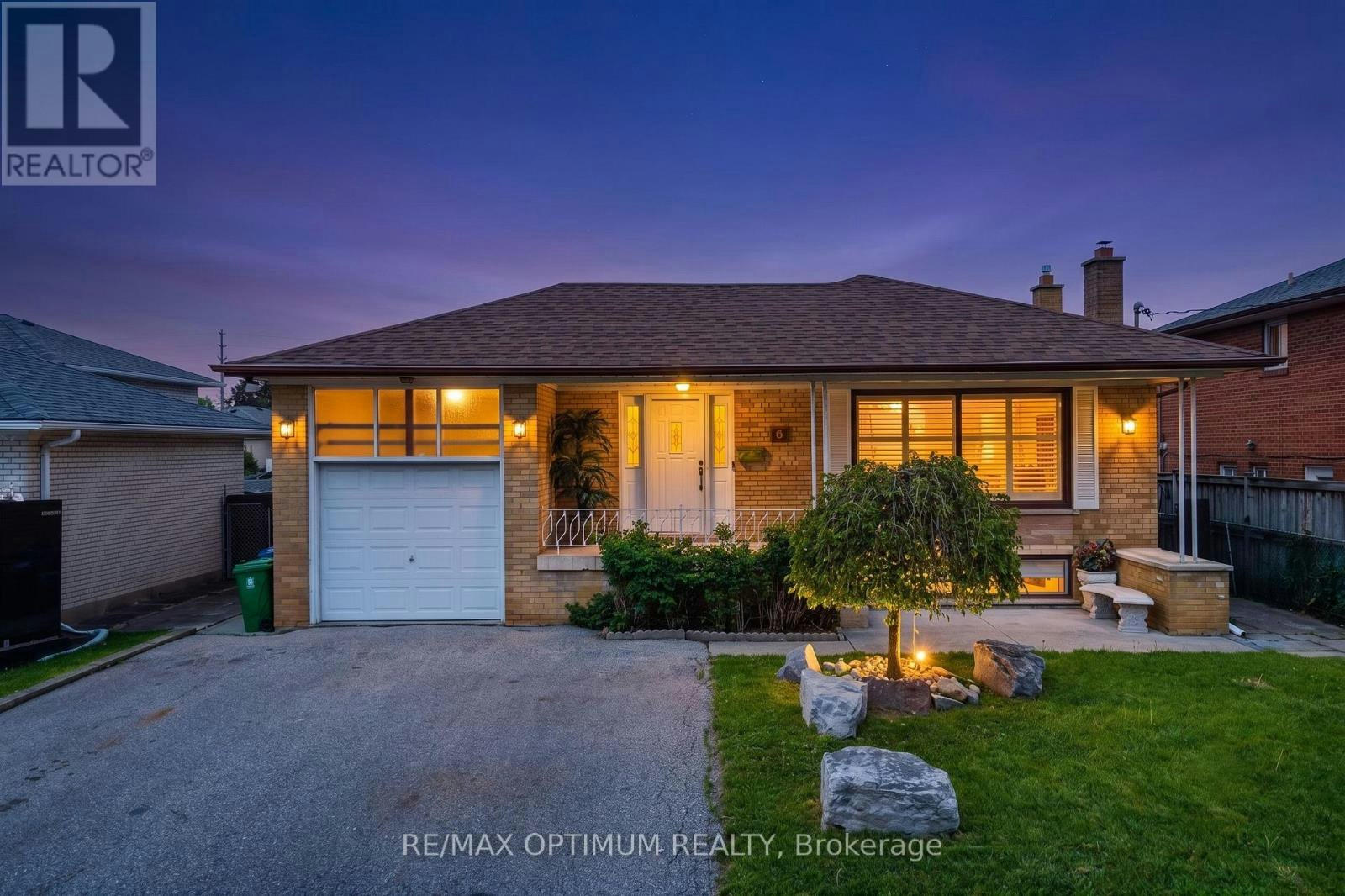 6 Evernby Boulevard, Toronto, ON, M9R 3G8