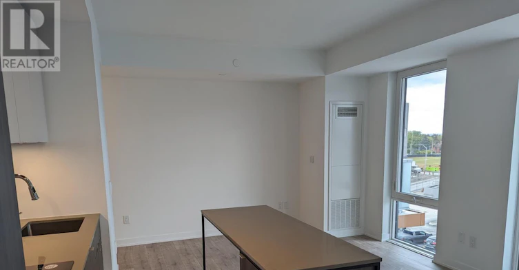 447-215 Lakeshore Road W, Mississauga, ON, L5H 1G5 - 6