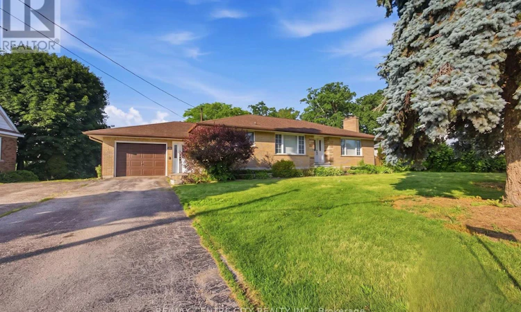 303 Simcoe Street