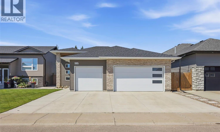 905 Salmon Way