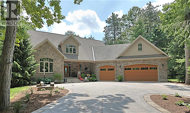 9956 Pinetree Crescent, Lambton Shores, ON, N0M 1T0
