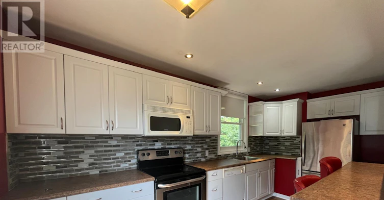 MAIN-117 36th Street EAST, Hamilton, ON, L8V 3Z3