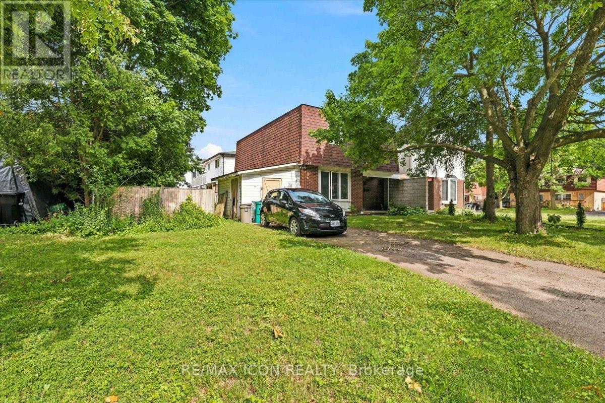 6 Tamarack Court, Cambridge, ON, N3C 3A8