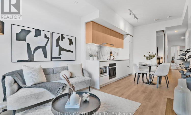 302-1100 Sheppard Avenue W