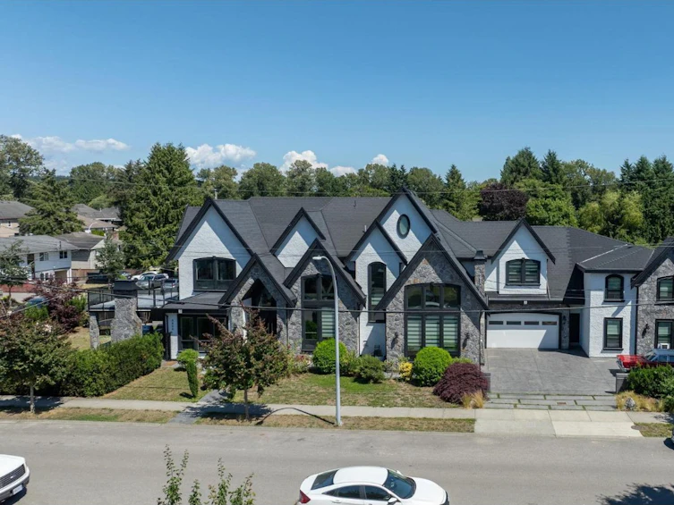 8866 134b Street, Surrey, BC, V3V 5T4