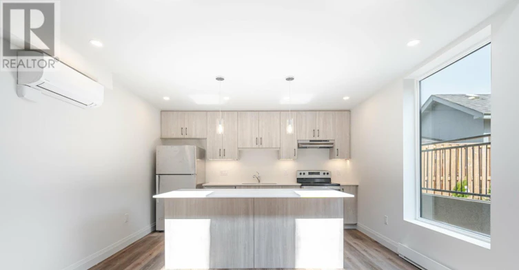 GSUITE-40 Montcalm Avenue, Toronto, ON, M6E 4N7 - 9