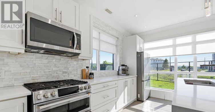 2 Concord Place, Grimsby, ON, L3M 0G6 - 8