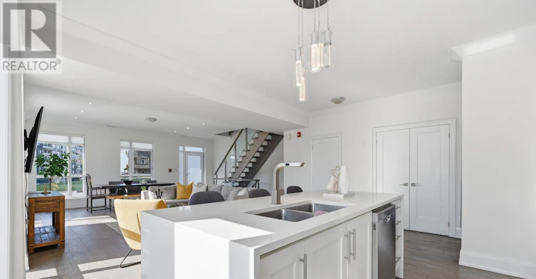 2 Concord Place, Grimsby, ON, L3M 0G6 - 11