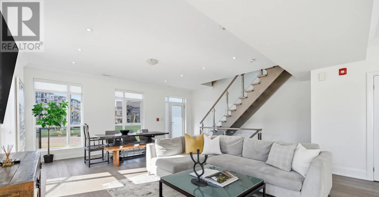 2 Concord Place, Grimsby, ON, L3M 0G6 - 14