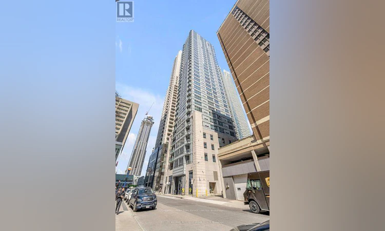 802-21 Balmuto Street