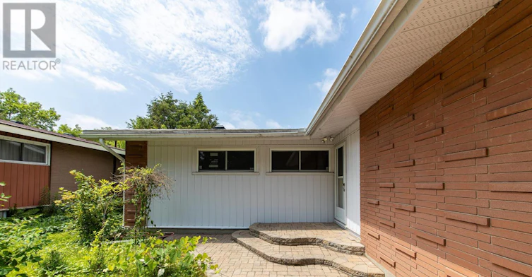 2097 Kingsley Road, Ottawa, ON, K2C 2X6 - 3