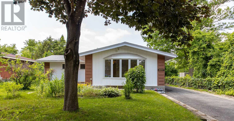 2097 Kingsley Road, Ottawa, ON, K2C 2X6 - 2