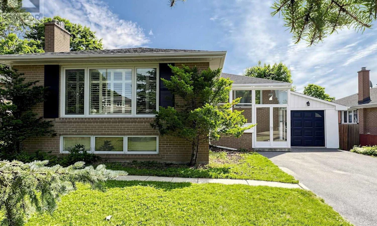 7 Laurentide Avenue
