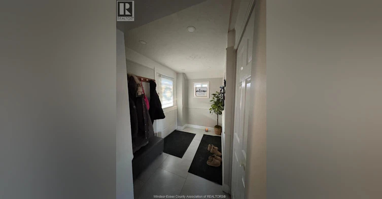 1364 Mckay Avenue, Windsor, ON, N9B 2B2 - 2