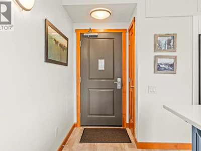 416-107 Village Centre Court - 2