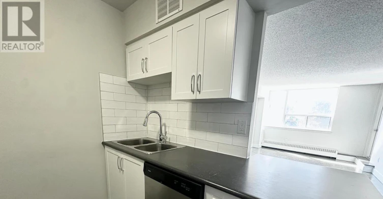 301-145 Wellington Street W, Aurora, ON, L4G 3L9 - 5