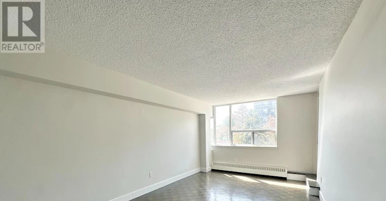 301-145 Wellington Street W, Aurora, ON, L4G 3L9 - 2