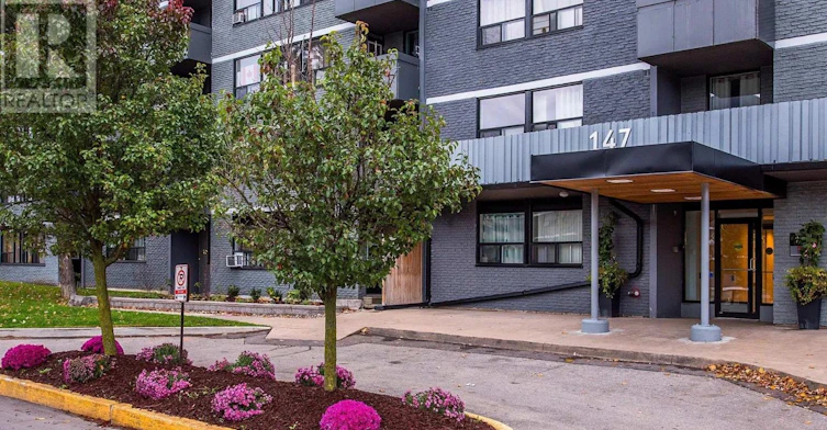 107-147 Wellington Street W, Aurora, ON, L4G 3M1