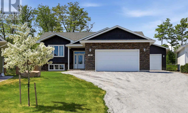 39 Saddle Crescent