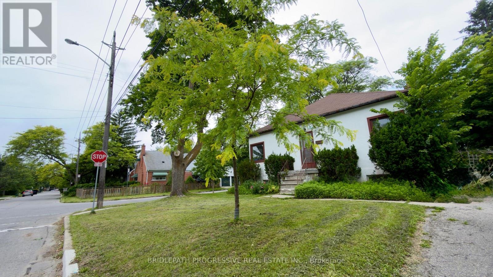 258 Bogert Avenue, Toronto, ON, M2N 1L3 - 2
