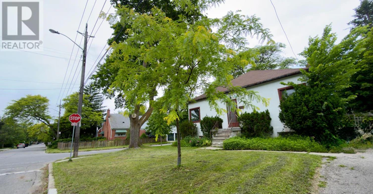 258 Bogert Avenue, Toronto, ON, M2N 1L3 - 2