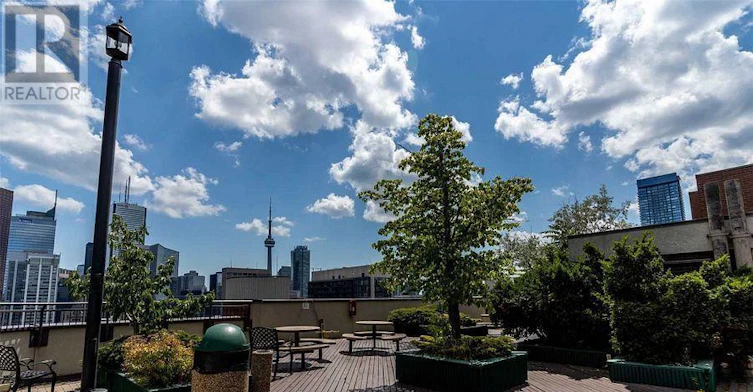 2021-633 Bay Street, Toronto, ON, M5G 2G4 - 17
