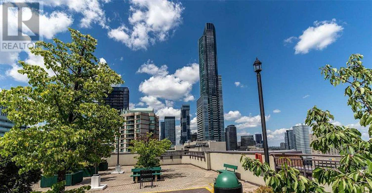 2021-633 Bay Street, Toronto, ON, M5G 2G4 - 19