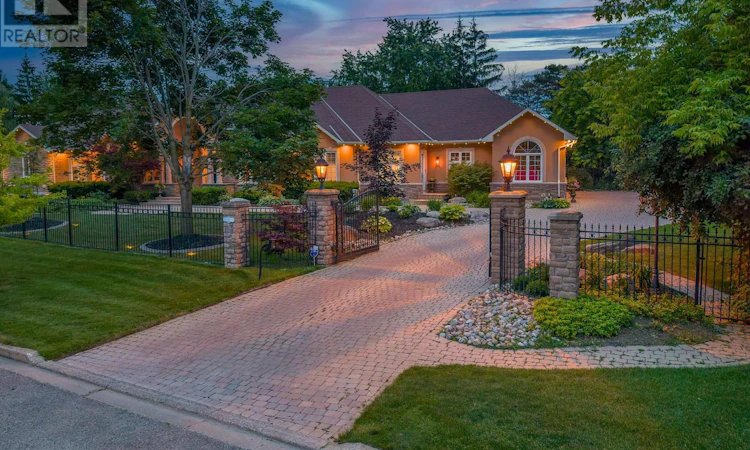 80 Carmichael Crescent