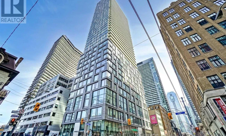 515-101 Peter Street W