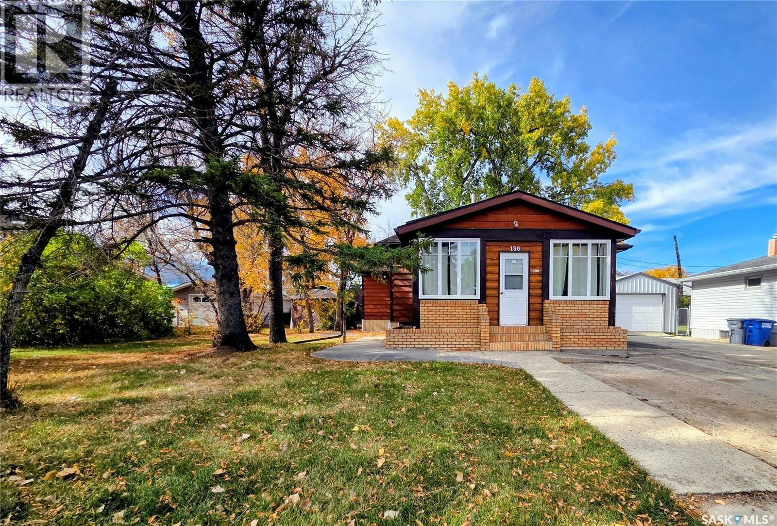 130 Maple Avenue N, Eastend, SK, S0N 0T0
