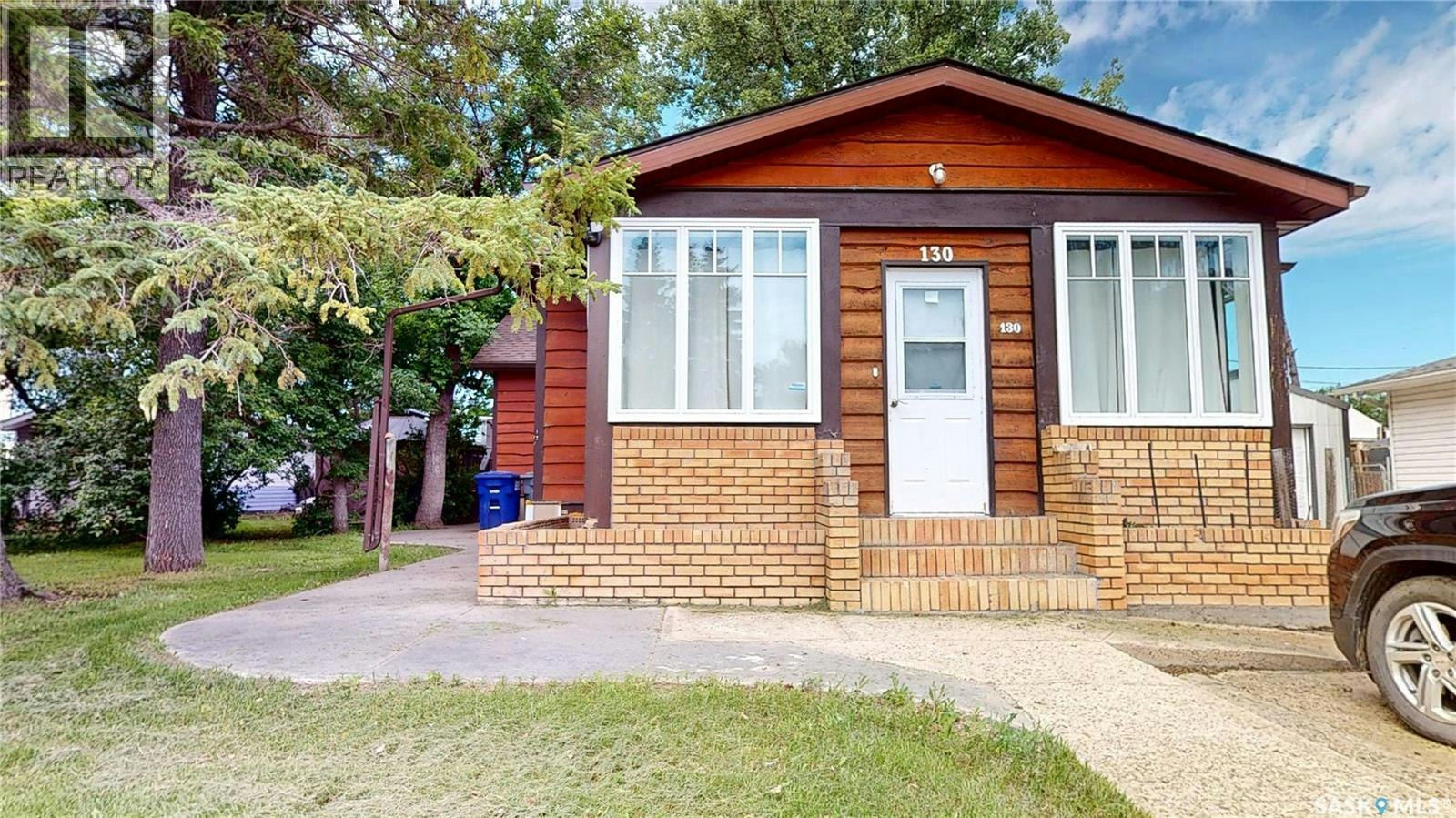 130 Maple Avenue N, Eastend, SK, S0N 0T0