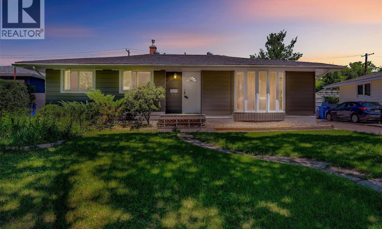 1830 Cowan Crescent