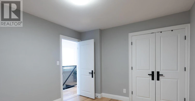 11 Dayton Avenue, Toronto, ON, M8Z 3L8 - 12